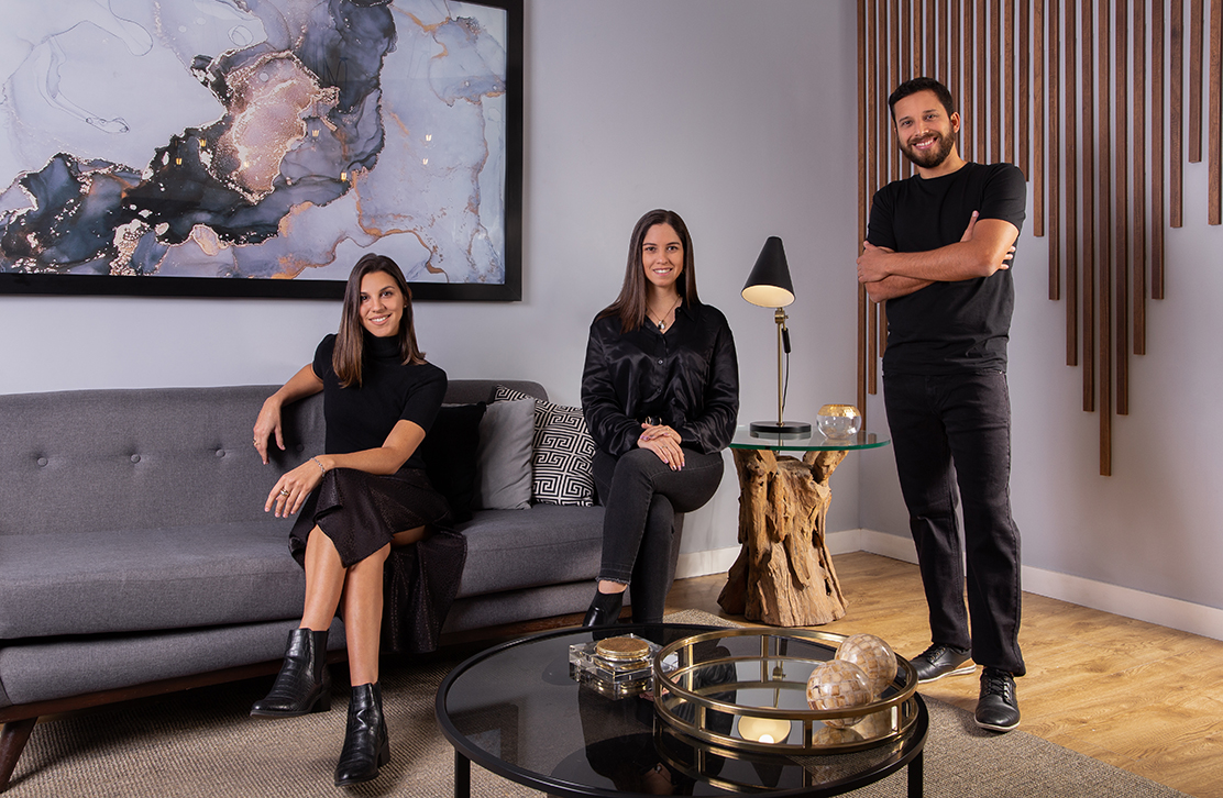 Equipo de Mático en un espacio diseñado por ellos