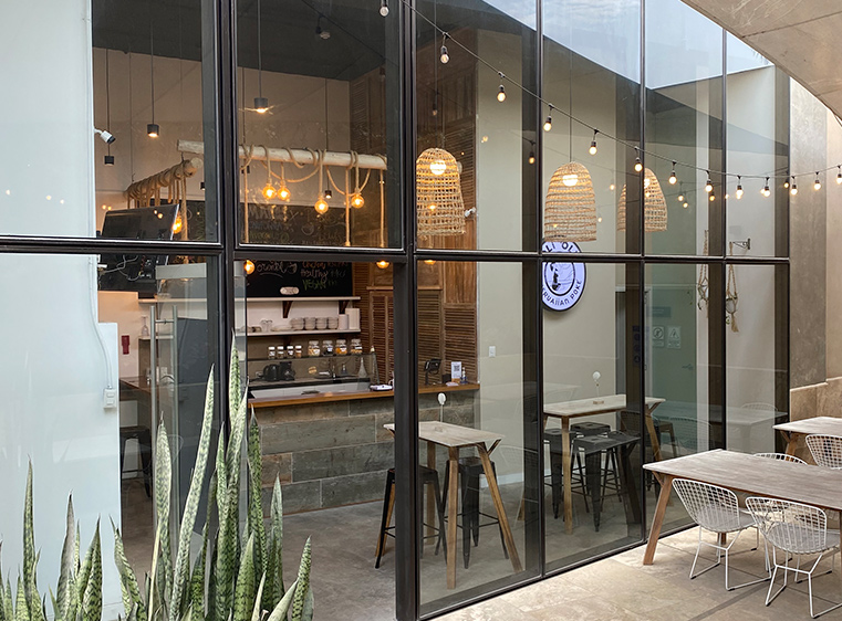 Cafetería con interiorismo diseñado por Mático